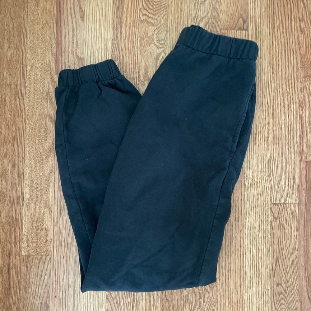 Brandy Melville “rosa sweatpants” in black!